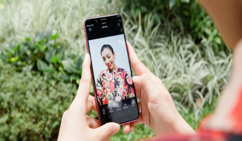 Đâu là những smartphone tầm trung sinh ra là để selfie?