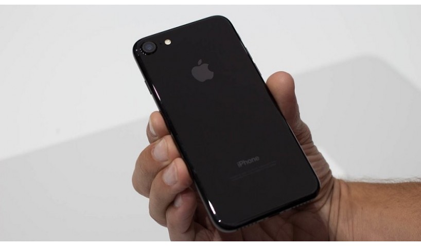 Những sự thay thế hoàn hảo cho iPhone 7 màu đen bóng