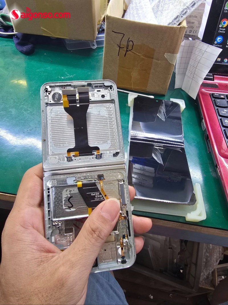 Sửa lỗi Samsung Z Flip 5 gập lại bị tắt nguồn