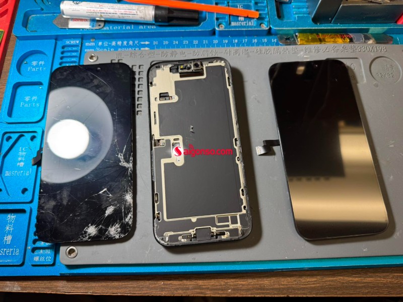Sửa chảy mực màn hình iPhone 16 Pro Max